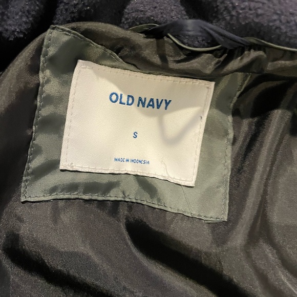 Old Navy Men’s Puffer Vest Sz S - Picture 4 of 6